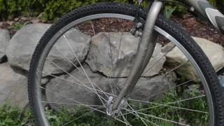 Inspection d'un vélo en ce début de saison
